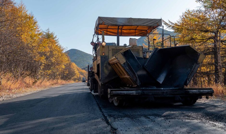 asphalt paving contractor